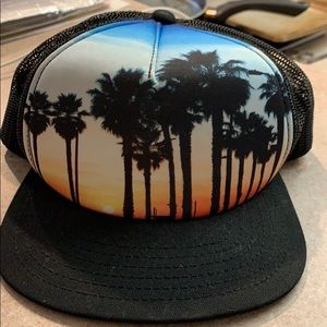 Snap back trucker hat